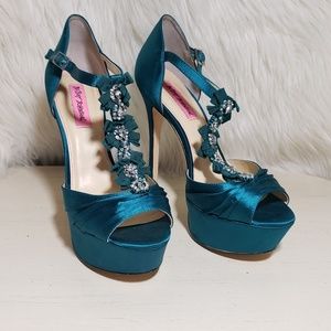 Betsey Johnson Elizabth teal satin pump